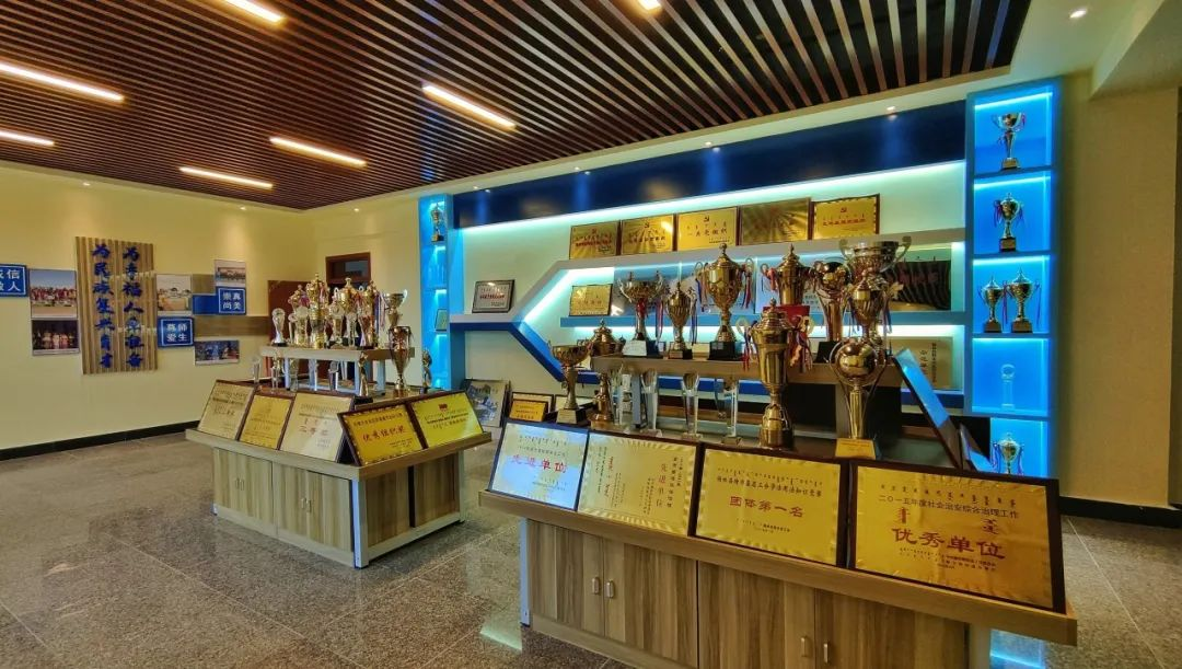 荣誉展厅.png